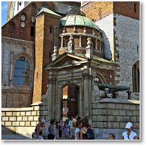 (83/98): Krakw Wawel, fragment katedry