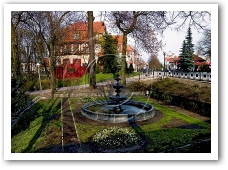 (27/77): Chełmno - odrestaurowana fontanna