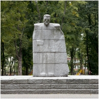 (48/98): Hrubieszw pomnik Bolesawa Prusa