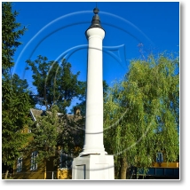 (18/49): Strabla obelisk