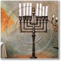 (20/52): Tykocin synagoga fragment wntrza wiecznik