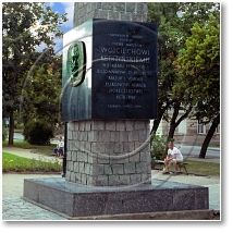 (76/82): Ktrzyn pomnik W. Ketrzyskiego