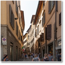 (54/124): Florencja, wska uliczka