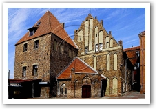 (30/77): Chełmno - pozostalość po dawnym zamku krzyżackim z basztą Mestwina poczatek XIII w.