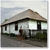 (5/46): Bodzętyn - zabytkowa chata świętokrzyska, muzeum