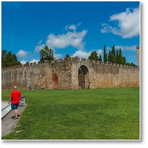 (75/124): Piza, średniowieczny mur